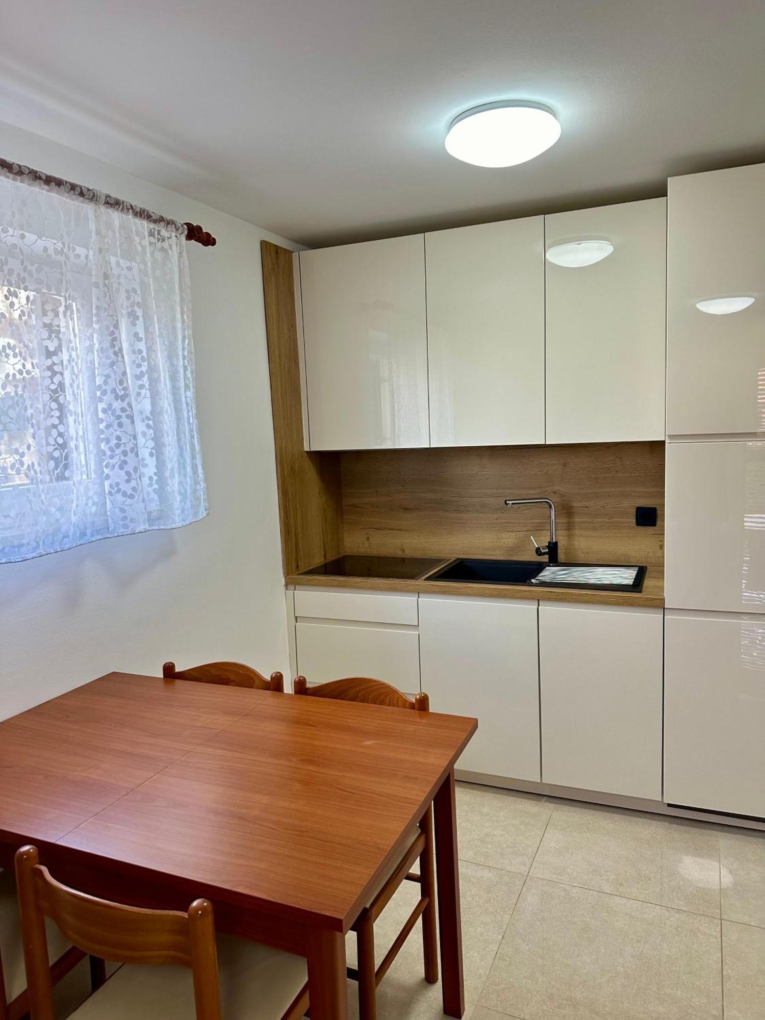 Apartment Sara Njivice Luaran gambar