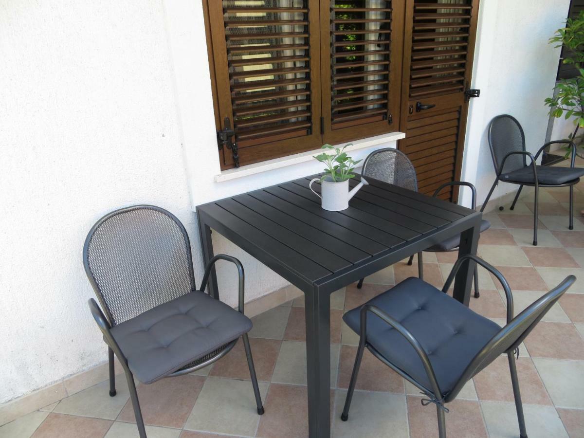 Apartment Sara Njivice Luaran gambar